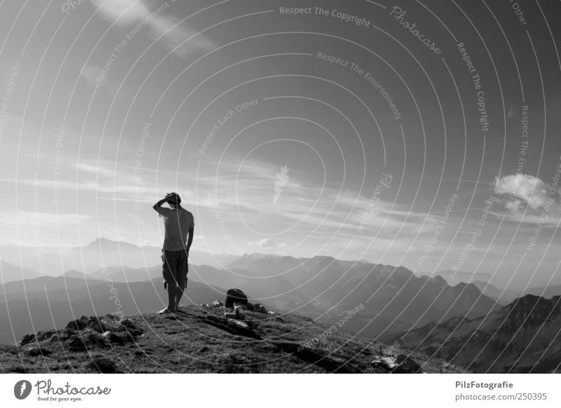 staunen vor lauter schönheit Berge u. Gebirge wandern Klettern Bergsteigen Mensch maskulin 1 Umwelt Natur Landschaft Erde Himmel Sommer Schönes Wetter Gras