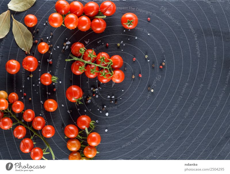 reife rote Kirschtomaten Gemüse Kräuter & Gewürze Vegetarische Ernährung Sommer Küche Essen frisch klein natürlich oben grün schwarz Kirsche Tomate Lebensmittel