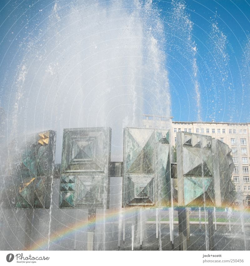 kleiner Regenbogen nur geträumt am Strausberger Platz Sightseeing Kunstwerk Friedrichshain Stadtzentrum Springbrunnen Sehenswürdigkeit Romantik Vergänglichkeit