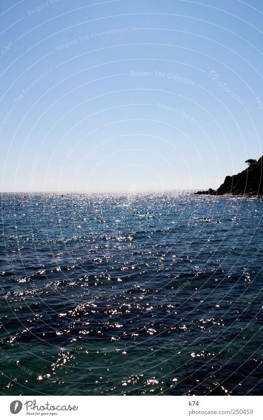 cala llevadó Umwelt Natur Landschaft Wasser Himmel Wolkenloser Himmel Horizont Sonnenlicht Sommer Schönes Wetter Küste Meer Schwimmen & Baden frisch kalt blau