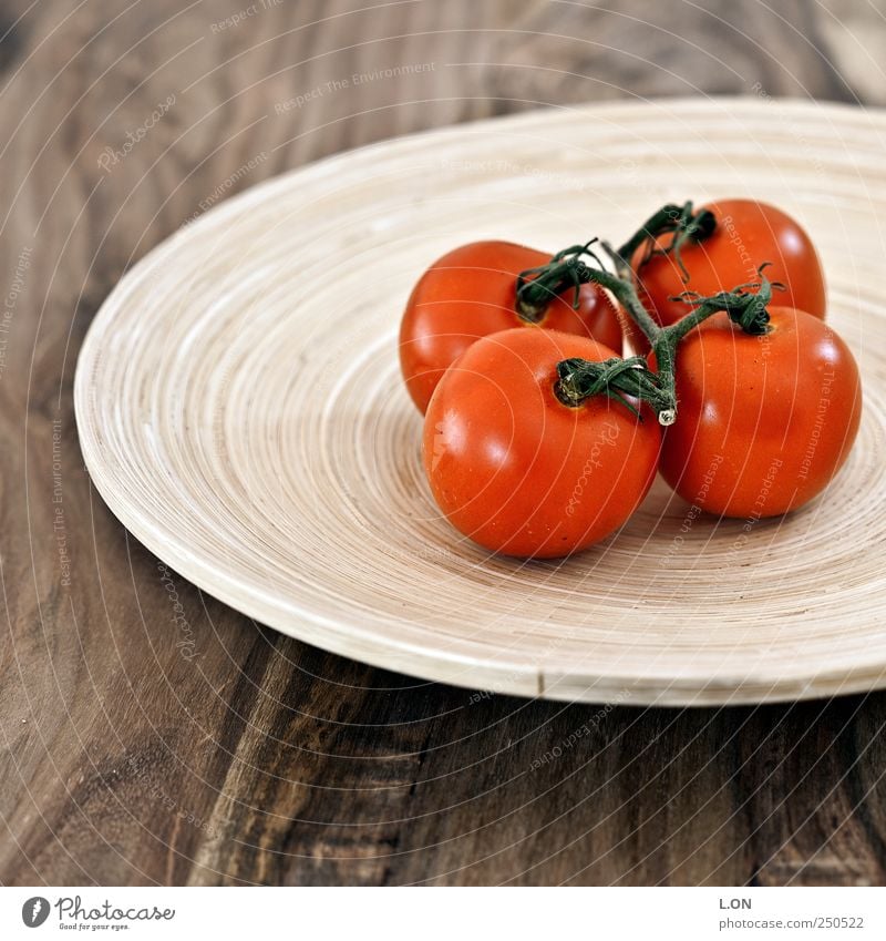 roteTomaten Lebensmittel Gemüse Ernährung Bioprodukte Vegetarische Ernährung Diät Teller Schalen & Schüsseln Stil Gesundheit Möbel Tisch Holz frisch lecker rund