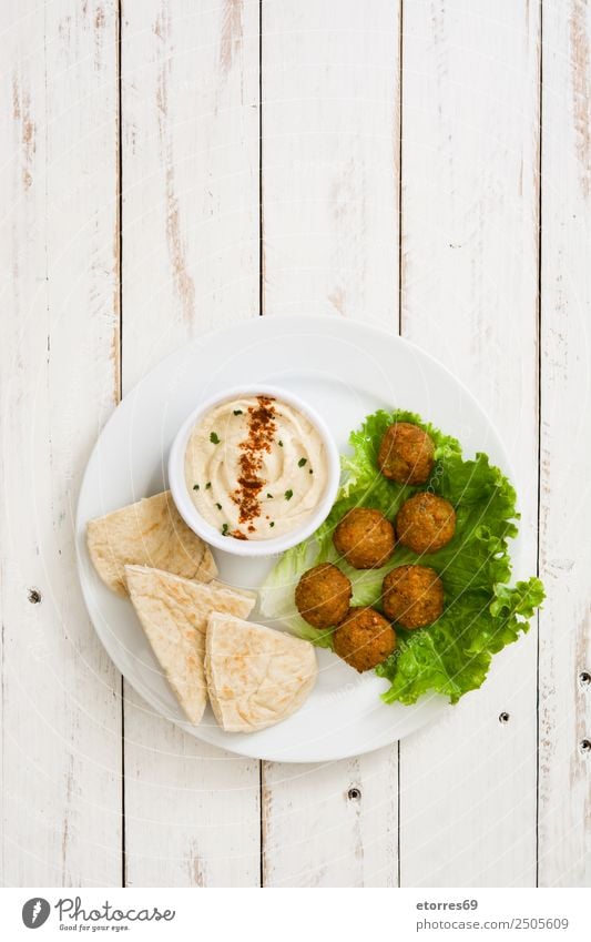 Falafel und Gemüse in Schüssel auf weißem Holz Lebensmittel Gesunde Ernährung Foodfotografie Getreide Asiatische Küche Schalen & Schüsseln frisch Gesundheit