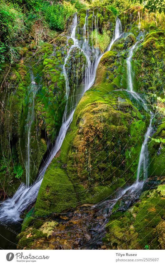 Tobera schön Ferien & Urlaub & Reisen Tourismus Abenteuer Berge u. Gebirge wandern Natur Landschaft Wald Felsen Bach Fluss Wasserfall Bewegung frisch klein grün