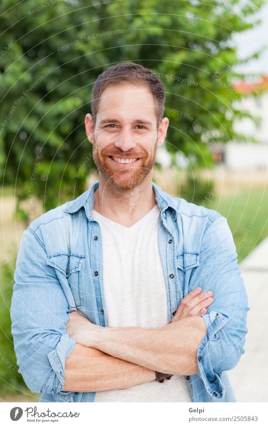 Lässiger Typ Lifestyle Stil Glück Haare & Frisuren Gesicht Erholung Sommer Mensch maskulin Junge Mann Erwachsene Natur Park Mode Hemd Vollbart genießen Coolness