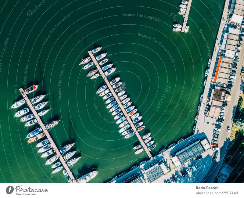 Luftaufnahme von Luxusyachten und -booten im Hafen am Schwarzen Meer Reichtum Freizeit & Hobby Ferien & Urlaub & Reisen Tourismus Kreuzfahrt Sommer Umwelt Natur