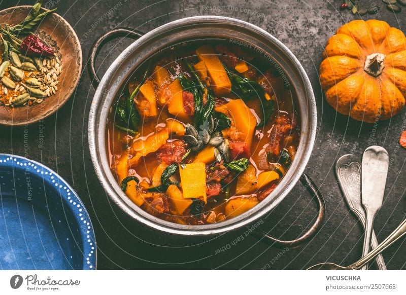 Kürbis Eintopf Lebensmittel Gemüse Suppe Ernährung Mittagessen Festessen Bioprodukte Vegetarische Ernährung Diät Geschirr Topf Besteck Stil Design