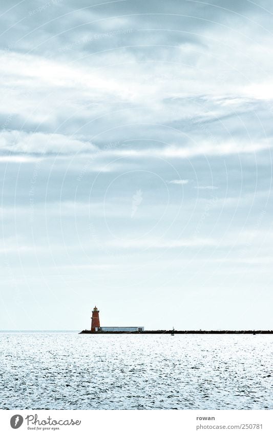 leuchtturm Wasser Küste Meer Bauwerk kalt blau rot Anlegestelle Leuchtturm Ferien & Urlaub & Reisen Orientierung Signal Wegweiser Außenaufnahme Menschenleer