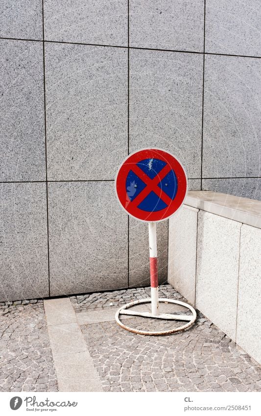 haltestelle Menschenleer Mauer Wand Verkehr Verkehrswege Straße Wege & Pfade Verkehrszeichen Verkehrsschild Halteverbot Zeichen Schilder & Markierungen