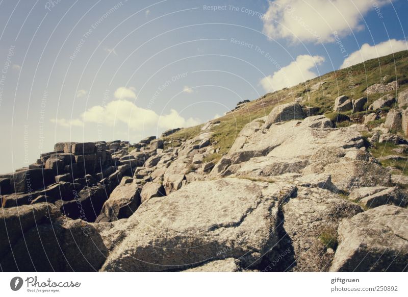 klettertour Umwelt Natur Landschaft Pflanze Urelemente Erde Himmel Wolken Sommer Klima Wetter Schönes Wetter Hügel Felsen Berge u. Gebirge blau rau steinig