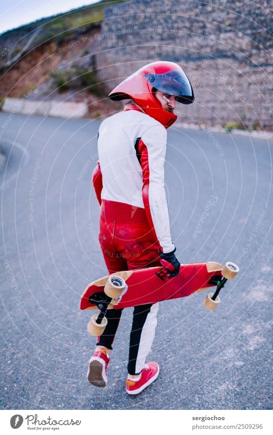 Flitzer Junger Mann Jugendliche Erwachsene 1 Mensch 18-30 Jahre Aggression Stimmung Tapferkeit Kraft Mut Schutz Vorsicht Schmerz Angst Todesangst Longboard