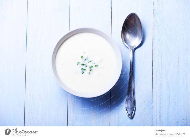 neue Sachlichkeit Lebensmittel Mittagessen Abendessen Geschirr Teller Schalen & Schüsseln Besteck Löffel Holz Metall Ehrlichkeit Zufriedenheit sparsam Suppe