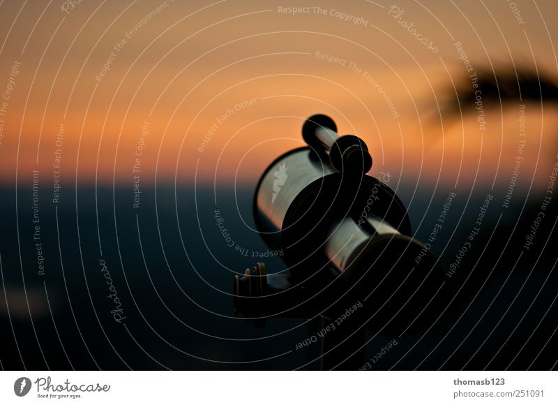 Teleskop Landschaft Wolken Horizont Sonnenaufgang Sonnenuntergang Metall blau gold schwarz Idylle Natur träumen Farbfoto Außenaufnahme Menschenleer