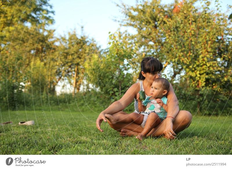 Mutter und Kind 1 Lifestyle Stil Freude Wohlgefühl Zufriedenheit Sinnesorgane Muttertag Kindererziehung Bildung Mensch feminin Baby Kleinkind Junge Frau