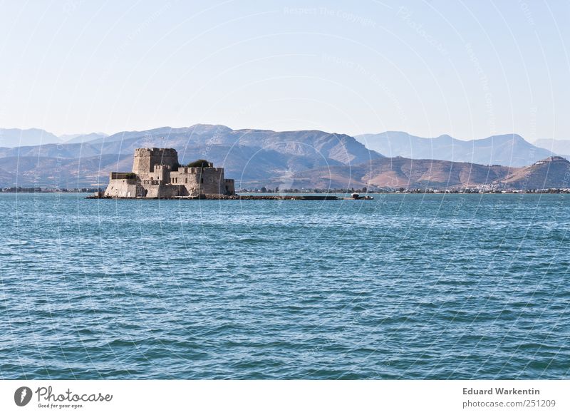 Venezianisches Erbe Landschaft Luft Wasser Wolkenloser Himmel Schönes Wetter Hügel Berge u. Gebirge Wellen Küste Meer Mittelmeer Sicherheit Vergangenheit