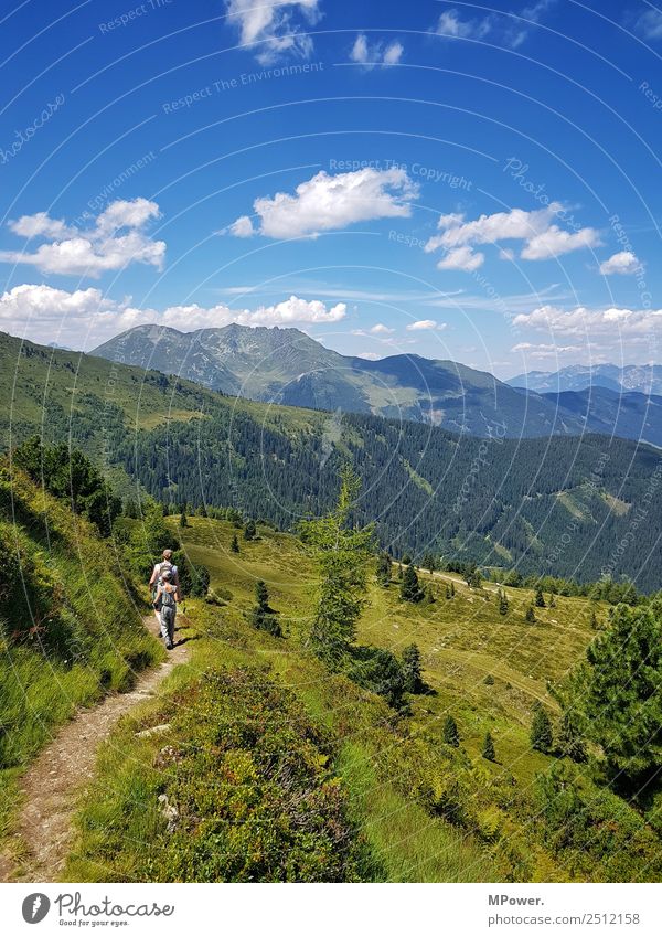 hoch oben in den bergen Mensch Kind Frau Erwachsene Familie & Verwandtschaft 2 Menschengruppe Umwelt Natur Landschaft Schönes Wetter Berge u. Gebirge gehen