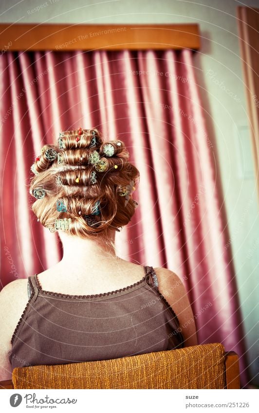 Haardware schön Haare & Frisuren Stuhl Friseur Mensch Frau Erwachsene Kopf Rücken 1 Theaterschauspiel Show Stoff Maske Locken Behaarung Streifen lustig retro