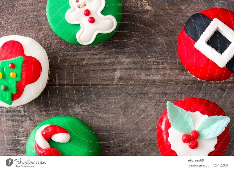 Weihnachtskuchen auf Holzuntergrund Lebensmittel Kuchen Dessert Gesunde Ernährung Dekoration & Verzierung Weihnachten & Advent Baum Hut Ornament Schnur süß grün