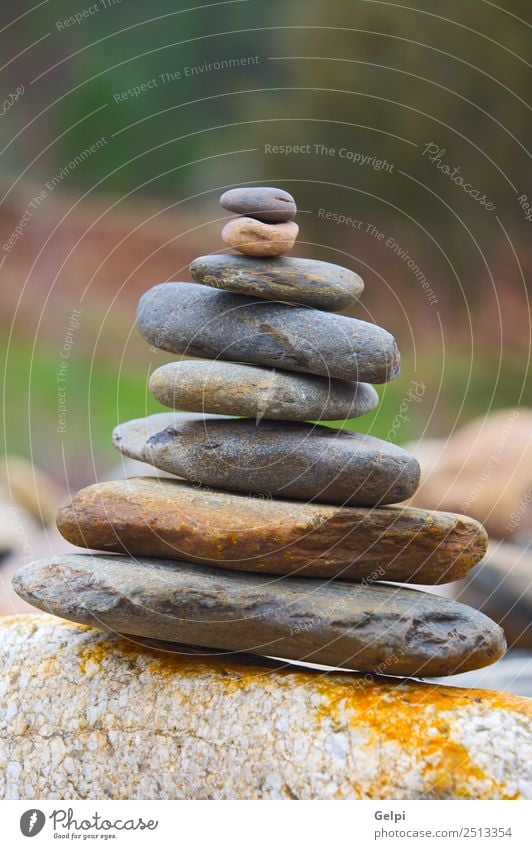 Felsen im Gleichgewicht harmonisch Erholung Meditation Spa Meer Natur Küste See Fluss Stein einfach natürlich Frieden Zen Stapel Windstille Einfachheit