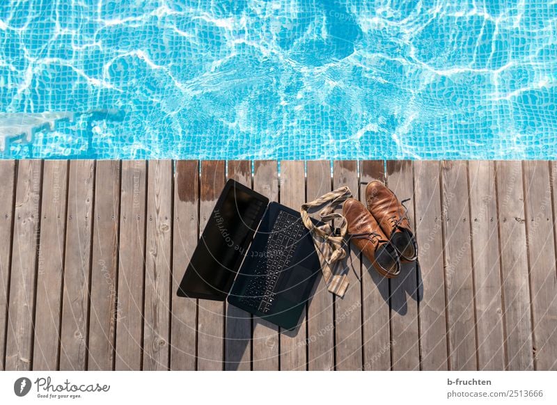 Mittagspause Schwimmbad Ferien & Urlaub & Reisen Sommer Sommerurlaub Schwimmen & Baden Büroarbeit Wirtschaft Business Notebook Krawatte Schuhe Holz frisch