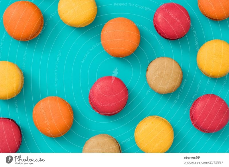 Französische Makronen Lebensmittel Kuchen Dessert Süßwaren Frühstück gut süß blau braun gelb orange rot türkis Farbe Foodfotografie Backwaren Bonbon Macaron