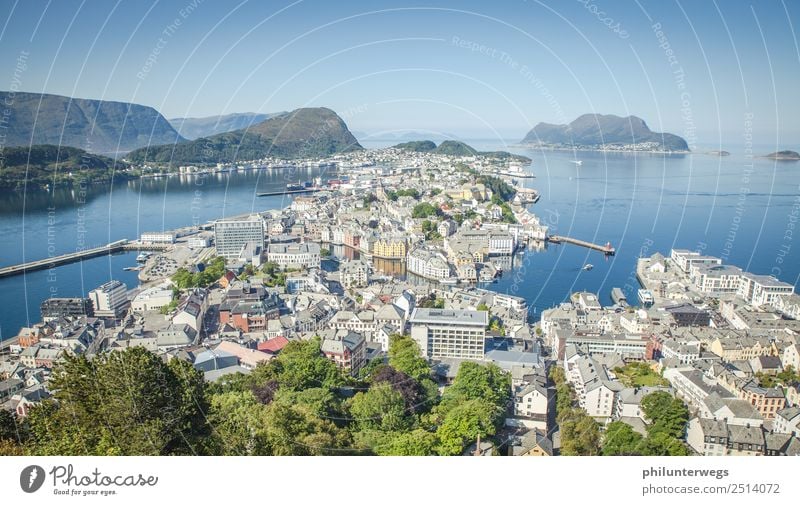 Alesund, Norwegen von oben Aussicht mit Meer elegant Freizeit & Hobby Ferien & Urlaub & Reisen Tourismus Ausflug Abenteuer Ferne Freiheit Sightseeing