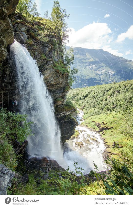 Wasserfall in Geiranger, Norwegen stürzt ins Tal Freizeit & Hobby Ferien & Urlaub & Reisen Tourismus Ausflug Abenteuer Ferne Freiheit Sightseeing Kreuzfahrt