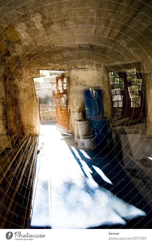 [CHAMANSÜLZ 2011] Erdbeben Haus Industrieanlage Bauwerk Gebäude Halle Lagerhalle Mauer Wand Fenster Tür Fass Ölfass Röhren Eisenrohr alt außergewöhnlich