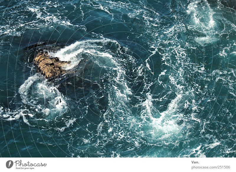 mehr Meer² Ferien & Urlaub & Reisen Wellen Natur Wasser Küste Bucht Atlantik Republik Irland frisch kalt nass wild blau Verwirbelung Gischt Felsen Stein