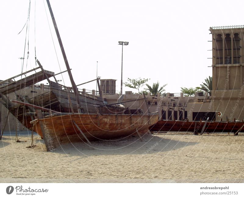 Gestrandet Strand Wasserfahrzeug Seite Schifffahrt Sand Strommast Segel Neigung