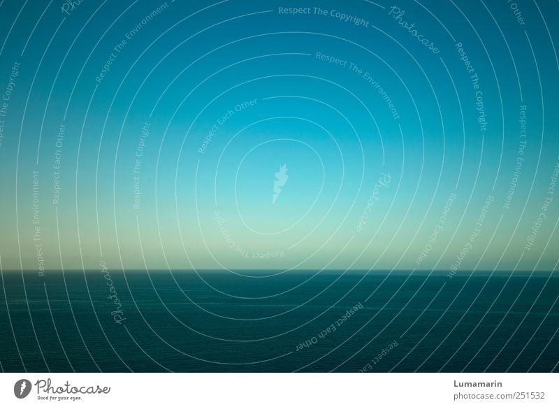 Klarheit Landschaft Urelemente Wasser Erde Wolkenloser Himmel Horizont Schönes Wetter Meer Atlantik Ferne frisch gigantisch groß Unendlichkeit kalt schön