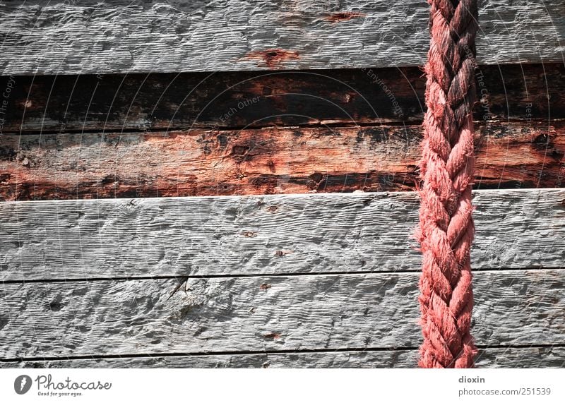 Holz & Seil Schifffahrt Fischerboot Wasserfahrzeug An Bord Schiffsplanken hängen alt authentisch fest stark Verlässlichkeit Stress Verfall Vergangenheit