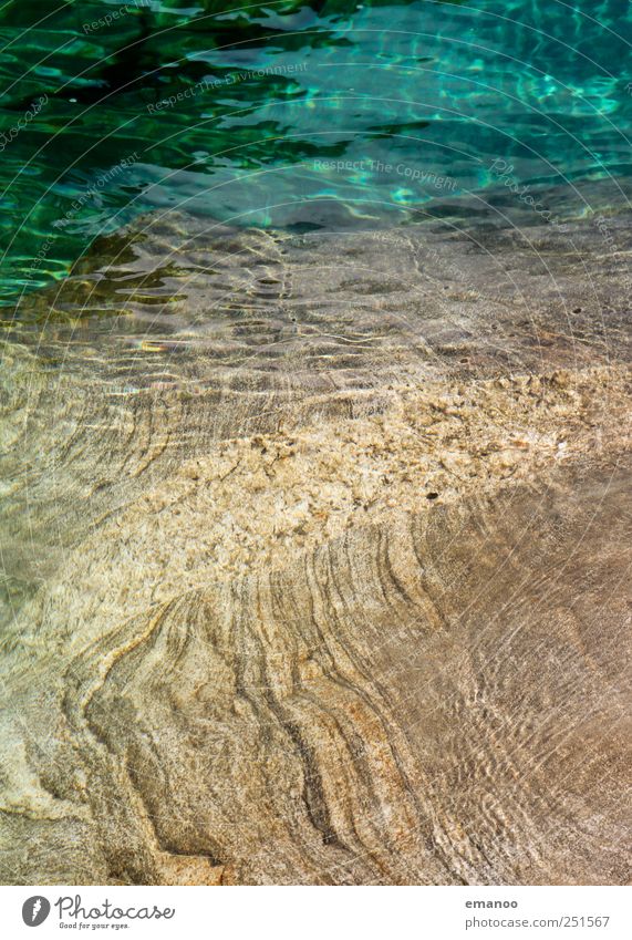 Verzasca Natur Landschaft Wasser Sommer Felsen Alpen Schlucht Wellen Flussufer Bach Wasserfall kalt nass deutlich Granit Maggia Schweiz tauchen grün gelb