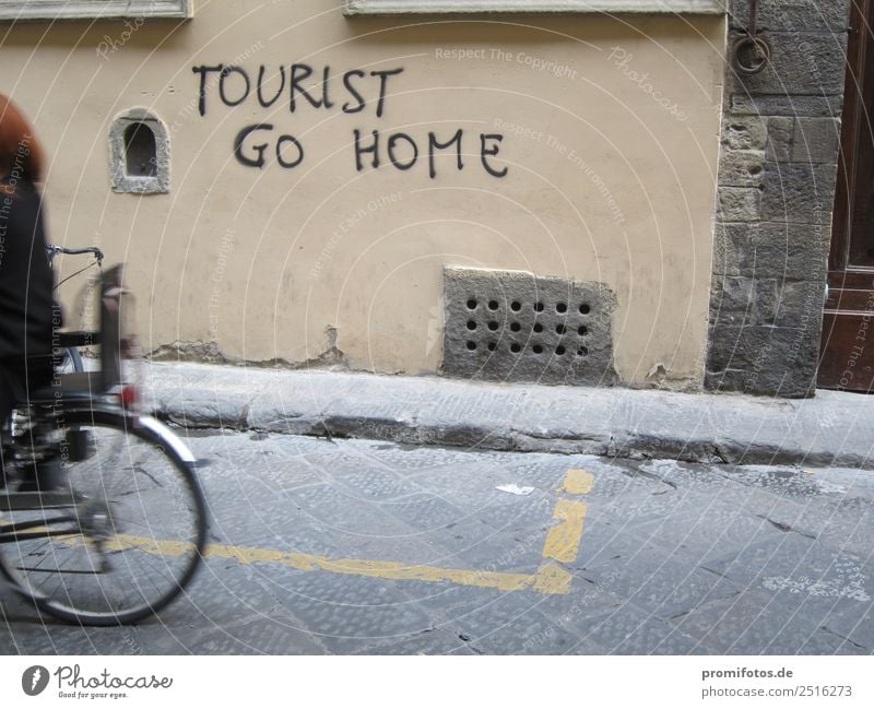 Graffiti: Tourist go home. By Alexander Hauk Leben Mensch Kunst Künstler Straße Fahrrad Abenteuer Aggression Gefühle Geld Tabubruch Reichtum Häusliches Leben