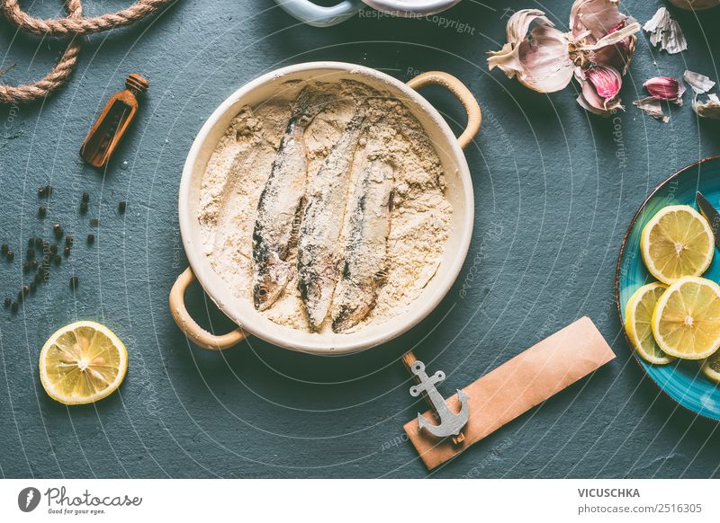 Sardinen Fische panieren Lebensmittel Kräuter & Gewürze Ernährung Mittagessen Abendessen Geschirr Teller Pfanne Stil Design Tisch Küche einfach Essen zubereiten