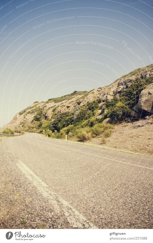 road trip Umwelt Natur Landschaft Himmel Wolkenloser Himmel Sommer Schönes Wetter Hügel Felsen Verkehr Verkehrswege Straßenverkehr Autofahren Wege & Pfade