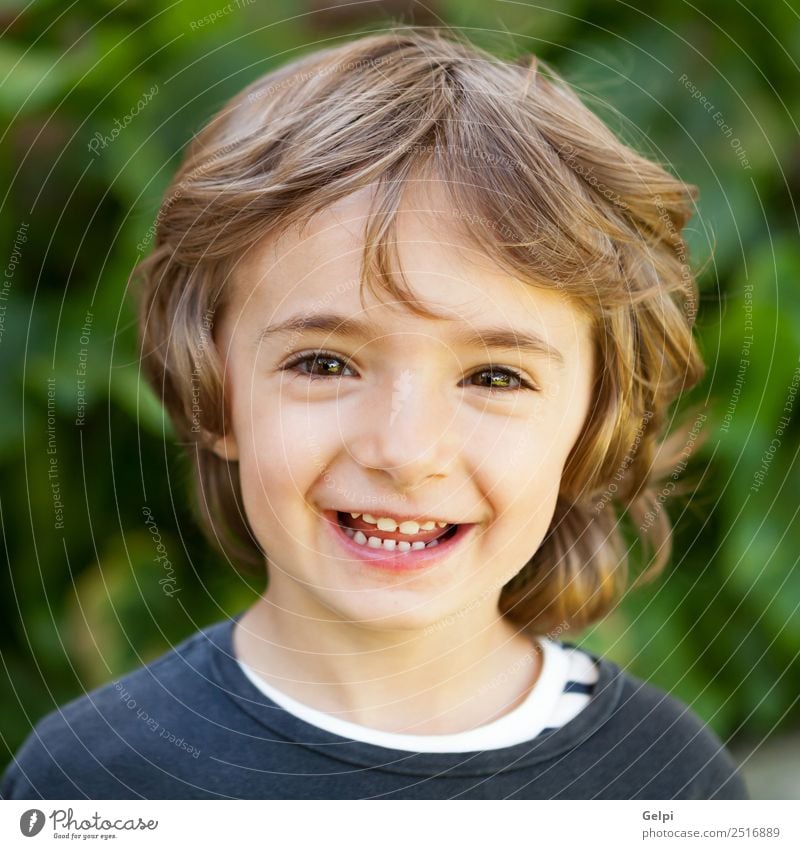 Liebenswertes Kleinkind Freude Glück schön Gesicht Spielen Kind Baby Junge Kindheit Natur Pflanze Baum Park Lächeln lachen Fröhlichkeit klein lustig niedlich