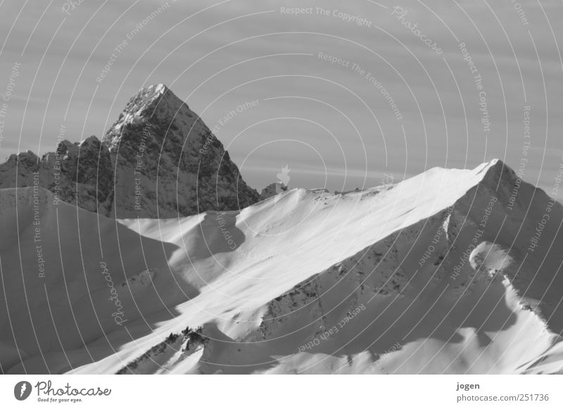 Peak Klettern Bergsteigen Skier Skitour Skigebiet Skipiste Halfpipe Bergführer Skilehrer Bergsteiger Natur Landschaft Urelemente Winter Eis Frost Schnee Felsen