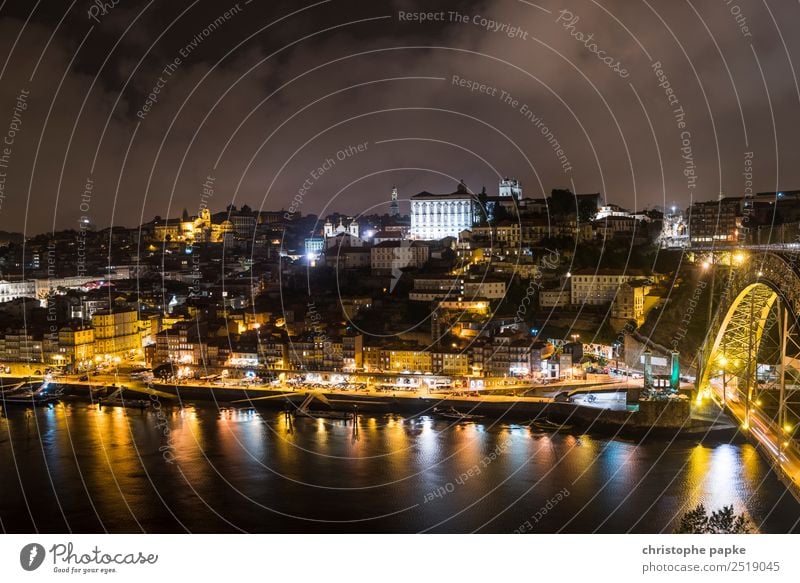 Goldenes Porto Ferien & Urlaub & Reisen Sightseeing Städtereise Portugal Europa Stadt Hafenstadt Stadtzentrum Stadtrand Altstadt Skyline Haus Sehenswürdigkeit