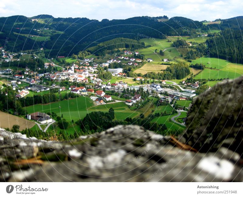 das Dorf Natur Landschaft Pflanze Erde Luft Himmel Wolken Sommer Wetter Schönes Wetter Baum Blume Gras Sträucher Wiese Feld Wald Hügel Felsen Haus Straße