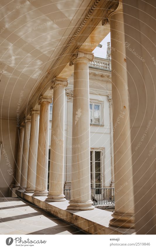 Warschau III Haus Traumhaus Palast Burg oder Schloss Gebäude Architektur Sehenswürdigkeit alt Reichtum Säule Warszaw Farbfoto Außenaufnahme Menschenleer Tag