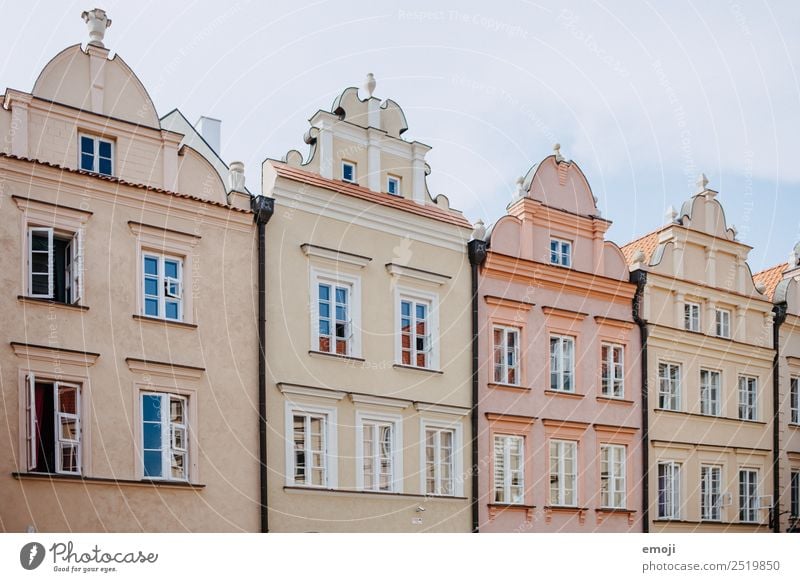 Warschau IV Dorf Stadt Hauptstadt Haus Einfamilienhaus Mauer Wand Fassade orange Tourismus Warszaw Pastellton Altstadt Farbfoto mehrfarbig Außenaufnahme