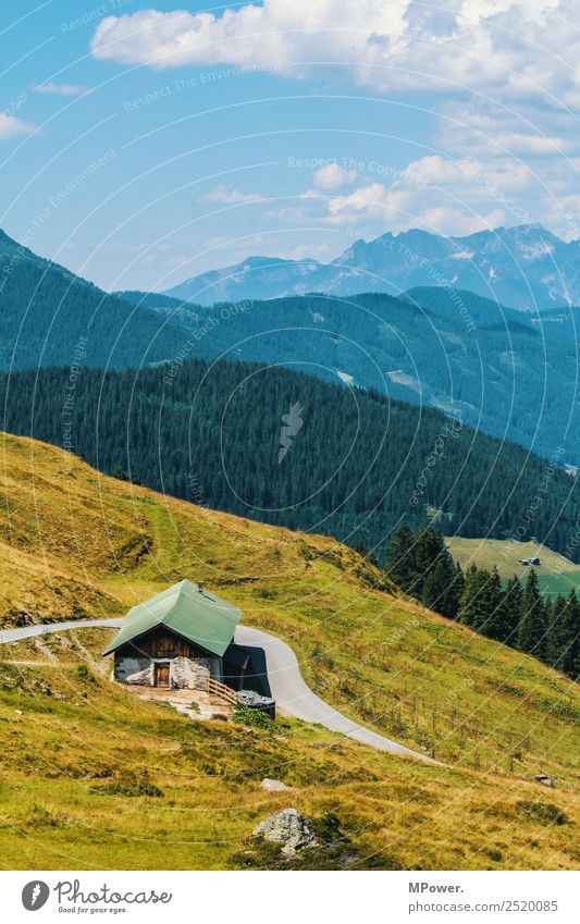 bergidylle Umwelt Natur Landschaft Schönes Wetter Hügel Felsen Berge u. Gebirge Gipfel Hütte alt Österreich Pass Alpenwiese wandern Urlaubsfoto Aussicht Ferne