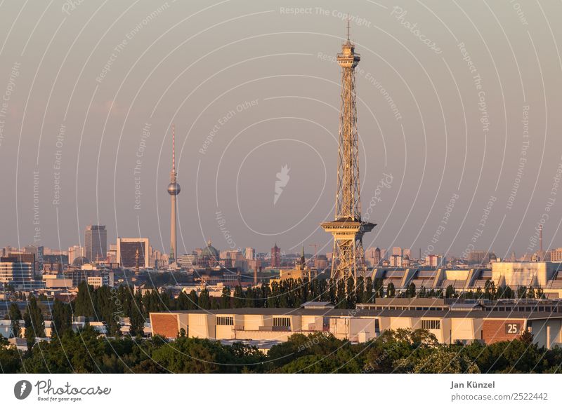 Stadtansicht von Berlin mit Messeturm und Fernsehturm Tourismus Ausflug Städtereise Sommer Landschaft Himmel Sonnenaufgang Sonnenuntergang Schönes Wetter