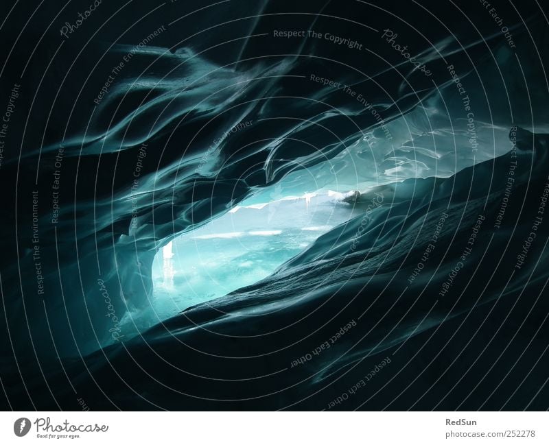 Watch out - slippery! Winter Schnee Winterurlaub Berge u. Gebirge Natur Klima Klimawandel Eis Frost Gletscher ästhetisch Coolness dunkel fest kalt nass blau