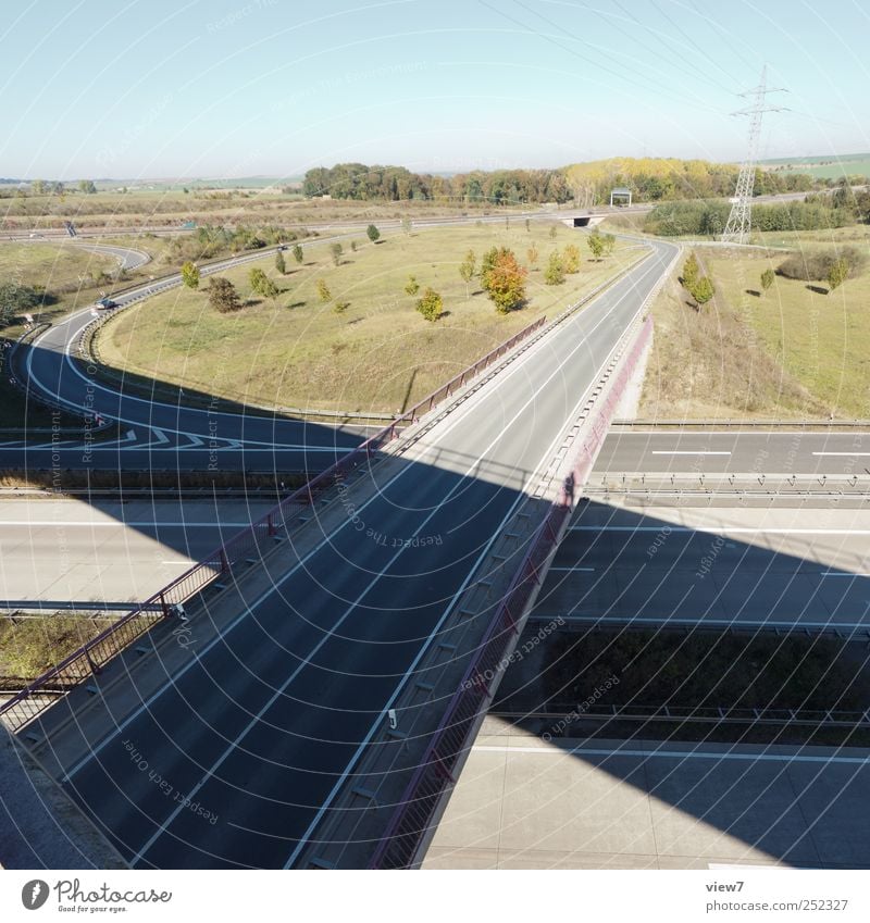 Schattenspiel Natur Landschaft Wolkenloser Himmel Schönes Wetter Brücke Verkehr Verkehrswege Straße Straßenkreuzung Wegkreuzung Autobahn Hochstraße gebrauchen