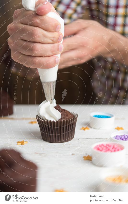 Herstellung von Cupcake Hintergrund neutral Hintergrundbild backen Unschärfe hell Backwaren Kuchen Feste & Feiern Weihnachten & Advent Farbe Sahne