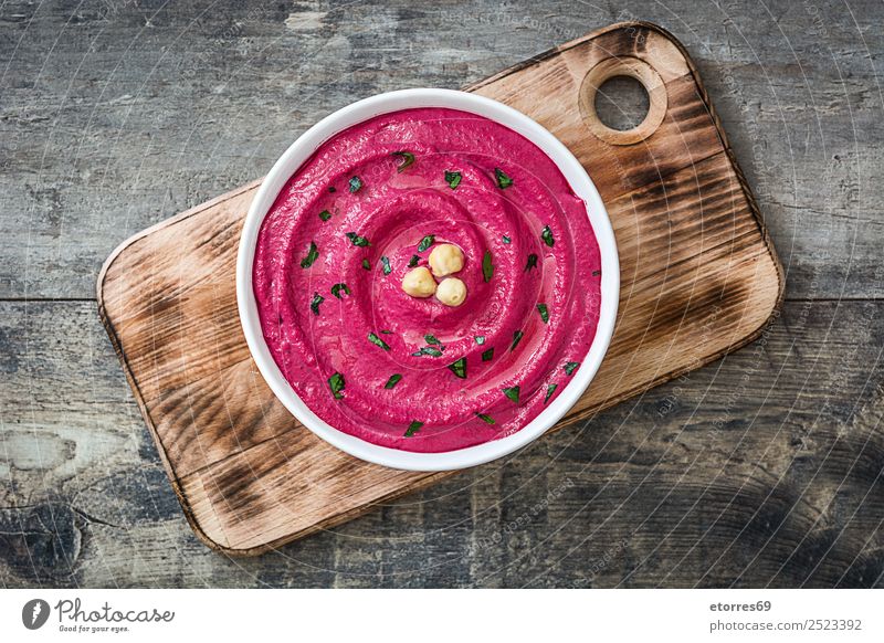 Rübenhummus in einer Schüssel auf Holz Lebensmittel Brot Ernährung Vegetarische Ernährung Diät Schalen & Schüsseln Gesunde Ernährung Tisch frisch Hummus