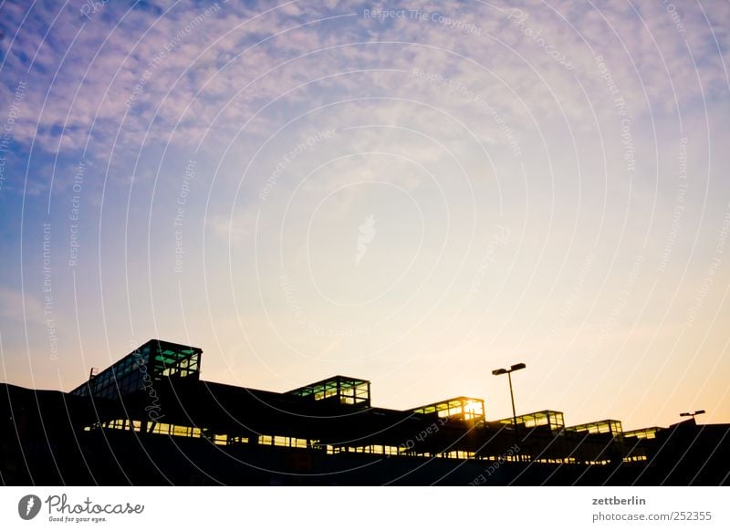 Südbahnhof Ferien & Urlaub & Reisen Tourismus Ausflug Ferne Haus Stadt Stadtzentrum Bahnhof Bauwerk Fassade Verkehr Verkehrsmittel Verkehrswege