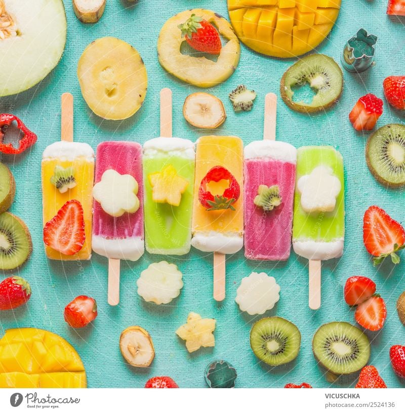 Bunte Eis am Stiel mit Obst Zutaten Lebensmittel Frucht Speiseeis Ernährung Bioprodukte Vegetarische Ernährung kaufen Stil Design Gesunde Ernährung Sommer Mango