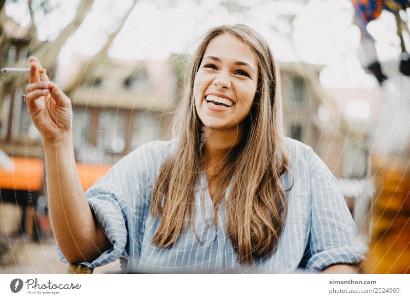 Lachen Lifestyle elegant Stil Freude Glück schön Haare & Frisuren feminin 1 Mensch Fröhlichkeit Zufriedenheit Lebensfreude Begeisterung Optimismus